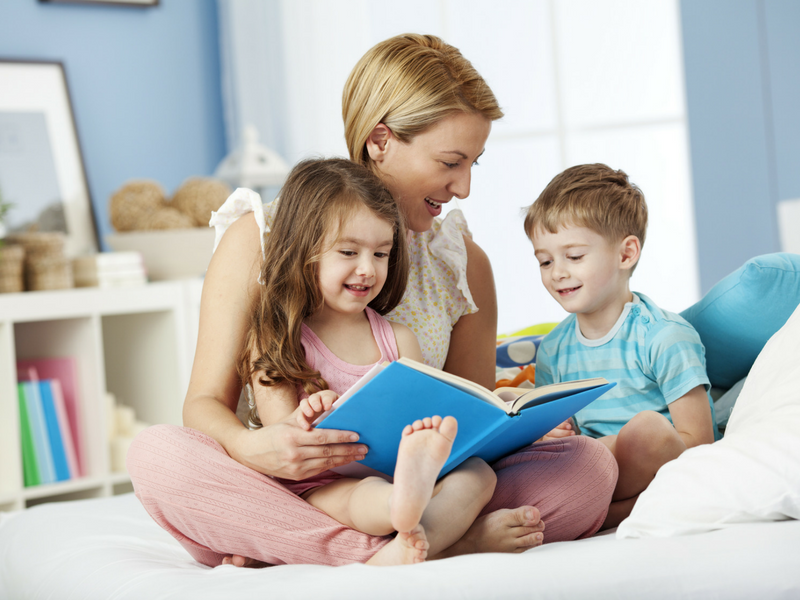 Mom-reading-to-her-homeschool-children